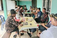 Polsek Tambusai Utara Ajak Warga di Desa Tanjung Medan Ciptakan Pilkada Damai - JPNN.com