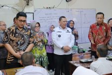 Dukung Program Pemerintah, Pemkot Palembang Bagikan Makanan Bergizi Gratis ke Pelajar SMP 10 - JPNN.com