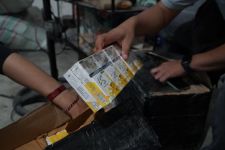 Tekan Peredaran Rokok Ilegal, Bea Cukai Gelar Operasi Pasar di Makassar & Banjarmasin - JPNN.com