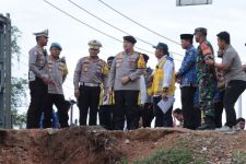 Irjen Iqbal Turun ke Lintas Riau-Sumbar yang Putus, Desak Perbaikan Dipercepat - JPNN.com