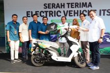 Dirut Petrokimia Gresik Bersama ITS Perbarui Ratusan Motor Listrik Operasional - JPNN.com