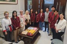 Dukung UMKM Naik Kelas, Untar & Renata Hampers Hadirkan Kaus Batik - JPNN.com