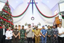 Pastikan Keamanan Natal, Irjen Iqbal Kunjungi Sejumlah di Gereja di Pekanbaru - JPNN.com