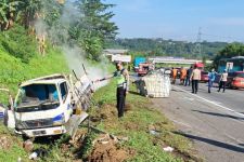 Bus Gunung Harta Tabrak Truk Muatan Bahan Kimia di Tol Semarang-Solo - JPNN.com