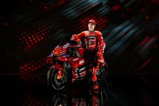 Tersenyum Bersama Gresini Racing, Marc Marquez Siap Jadi Protagonis di Ducati - JPNN.com