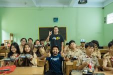 Lawless Burgerbar Buat Program 'Makan Burger Gratis' ke Sekolah - JPNN.com