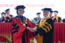 Universitas Bakrie Kukuhkan Prof. Dr. Siti Rohajawati Jadi Guru Besar di Bidang Knowledge Management - JPNN.com