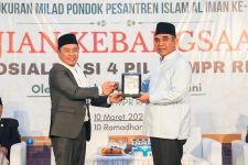 Safari Ramadan di Jateng, Muzani: Ponpes Harus Terlibat Wujudkan Indonesia Emas 2045 - JPNN.com