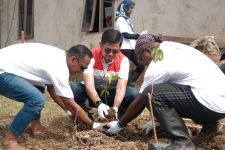 Sobat Aksi Ramadan 2025: 53 Relawan Pertamina Group Ikut Bersihkan Masjid di Sorong - JPNN.com