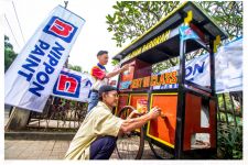 Nippon Paint Percantik Tampilan Ratusan Gerobak UMKM - JPNN.com