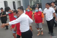 Perampok di Surabaya Menyerahkan Diri ke Polisi Gegara Ingat Ayah yang Sedang Sakit - JPNN.com