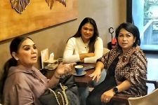 Begini Keseruan Joy Tobing dan Anjelia Dom Nongkrong di Grace Cafe Kemang - JPNN.com