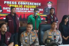Akhirnya Terungkap, Barang Bukti saat Penangkapan Fachri Albar - JPNN.com