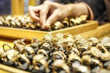 Harga Emas di Pegadaian Hari Ini 25 April Turun Lagi - JPNN.com