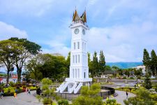 Nippon Paint Percantik Jam Gadang Kebanggaan Masyarakat Bukittinggi - JPNN.com