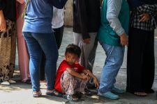 Masyarakat Rela Antre Demi Beras Murah di Kampus UTA45 Jakarta - JPNN.com