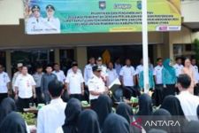 137 CPNS & 449 PPPK Terima SK, Bupati Sahrujani Beri Pesan Begini - JPNN.com