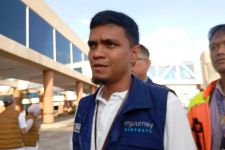 Periksa Bawaan Jemaah Calon Haji, Petugas SMB II Palembang Temukan Benda Tajam - JPNN.com