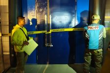 2 Tempat Usaha Hiburan Tanpa Izin di Sudirman Disegel, Lihat - JPNN.com