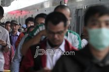 Stasiun Manggarai Masih Ramai, Aturan PSBB Diabaikan - JPNN.com