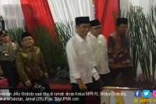 Jokowi Cuma Lempar Senyum di Rumah Zulkifli - JPNN.com