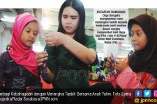Berbagi Kebahagiaan dengan Merangkai Tasbih Bersama Anak Yatim - JPNN.com