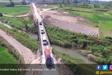 Jembatan Kayu Ini Bikin Waswas Pemudik - JPNN.com