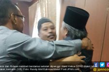 Gelas Melayang, Anggota Dewan Nyaris Adu Jotos - JPNN.com