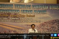 Manfaatkan Limbah Plastik untuk Pembangunan Jalan - JPNN.com