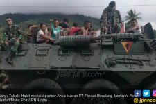 Rakyat Naik Panser Anoa, Hidup TNI! - JPNN.com