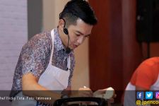 Jadi Koki Rumahan saat Ramadan ala Nicky Tirta - JPNN.com