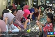 Lebaran, Warga Serbu Toko Emas - JPNN.com