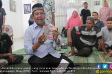 Jelang Pencoblosan, Amplop Diselipkan di Pintu Rumah - JPNN.com