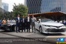 Toyota Camry Terbaru Resmi Mengaspal, Hampir Rp 1 Miliar - JPNN.com