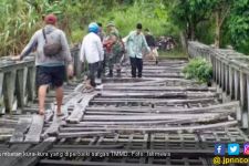 Warga Desa Bobo Semringah TMMD 104 Rehab Jembatan Kura-kura - JPNN.com