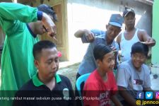 Warga Kompak Potong Rambut Sebelum Puasa, Ini Alasannya - JPNN.com