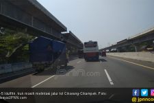 H-5 Idulfitri, Truk Masih Ramai Beroperasi di Tol Cikarang-Cikampek - JPNN.com