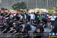 Lakukan Aksi Simpatik, FJR Buka Puasa Bersama TNI-Polri di Depan Kantor Bawaslu - JPNN.com