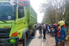 S Terpeleset saat Menyalip, Truk Tepat di Sampingnya, Innalillah - JPNN.com