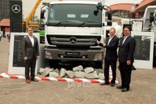 Mercedes-Benz Axor 2528 CH Mumpuni di Jalur Offroad - JPNN.com