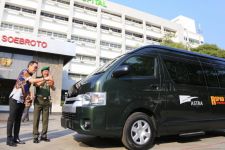 Astra International Serahkan 5 Unit Hiace ke RSPAD Gatot Soebroto - JPNN.com