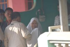 Nenek Rizki Menangis Saat Rumahnya Kembali Digeledah Densus 88 Antiteror - JPNN.com