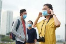 Masker Langka, Petugas Medis di Amerika Terpaksa Lakukan Ini - JPNN.com