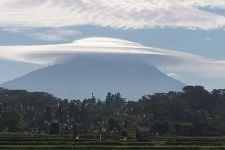 Ini Rekam Jejak Gunung Agung Sebelum Berstatus Normal; Jalur Pendakian Dibuka Lagi - JPNN.com Bali