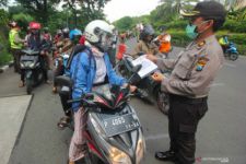 Bundaran Waru Surabaya Macet Total Imbas PPKM Darurat - JPNN.com Jatim