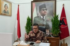 Respons Hasto Soal Pembakaran Bendera Partainya - JPNN.com