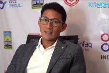 Sandiaga dan Relawan Jokowi Kompak Bagi-bagi Paket Sembako ke Guru Honorer - JPNN.com