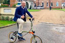 Kisah tentang WNI di London Pemburu Brompton Langka - JPNN.com