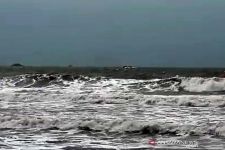 Waspada! BPBD Ingatkan Ancaman Gelombang Tinggi di Pesisir Pantai Selatan Cianjur - JPNN.com Jabar