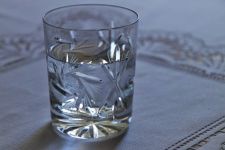 6 Manfaat Mengejutkan Minum Air Putih Hangat Setiap Pagi - JPNN.com